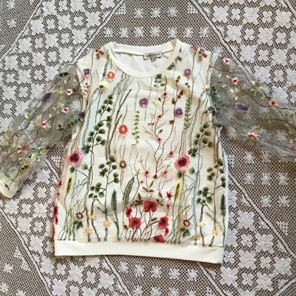 VINTAGE Italian floral embroidered blouse